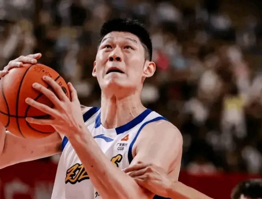 华体会体育app下载-胡金秋：想尽量延续职业生涯，在CBA打到父子同场