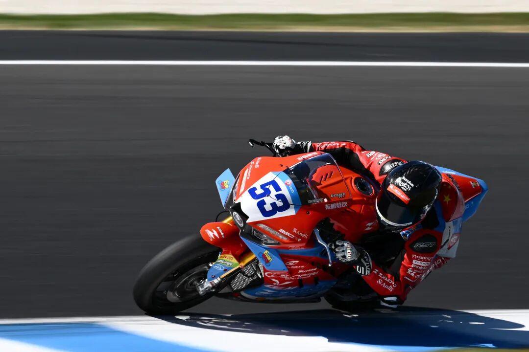 WSBK冠军背后，张雪机车的四张底牌